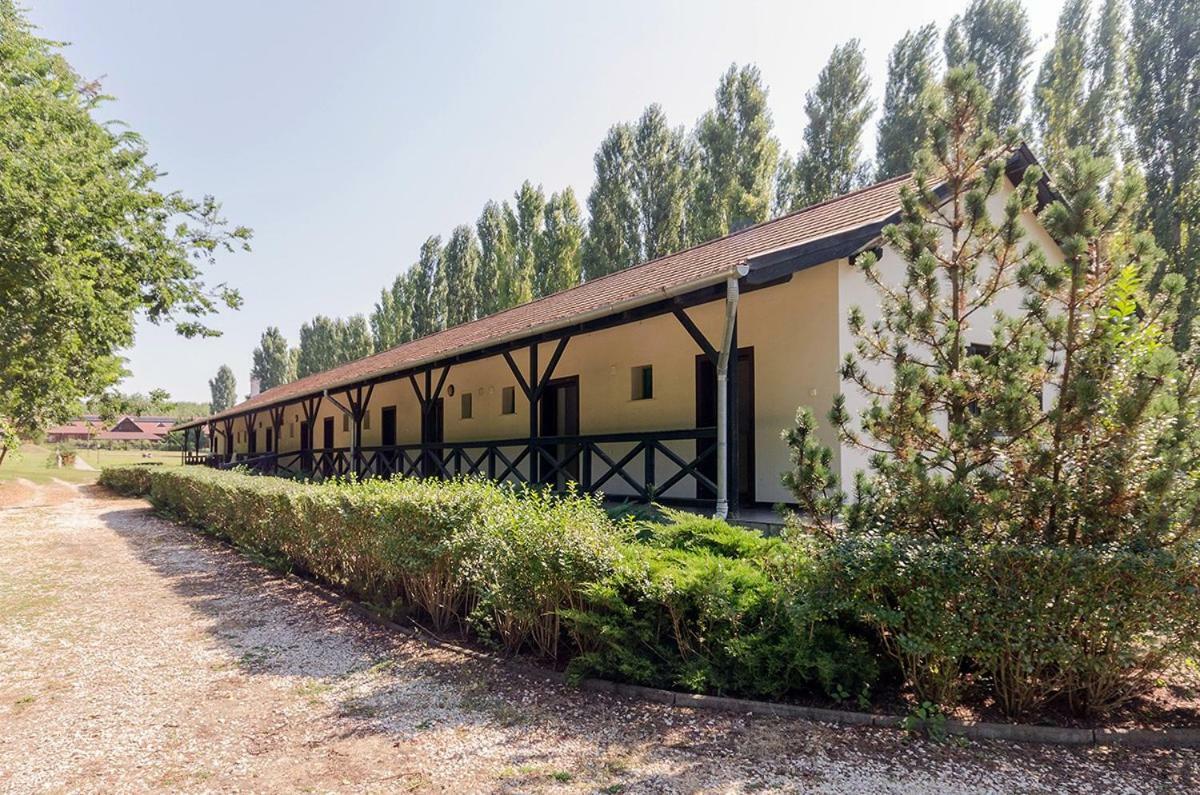 Sipito Pihenopark Pilis Exterior photo